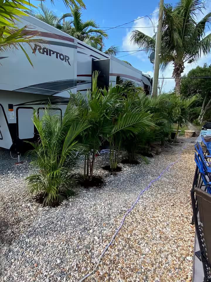 RV Lot Rental - Camper B6 Image 5